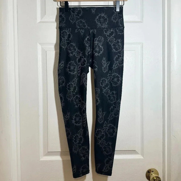Fabletics Define Powerhold High Waisted Leggings in Floral Outline - Picture 1 of 8